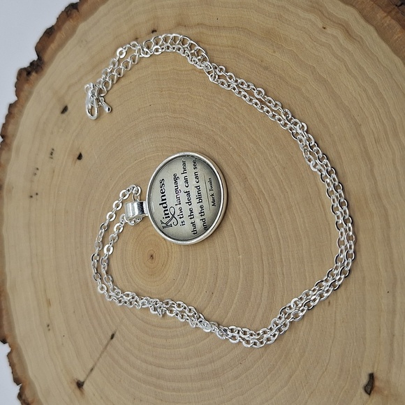 Jewelry - Silver Inspirational Pendant Necklace